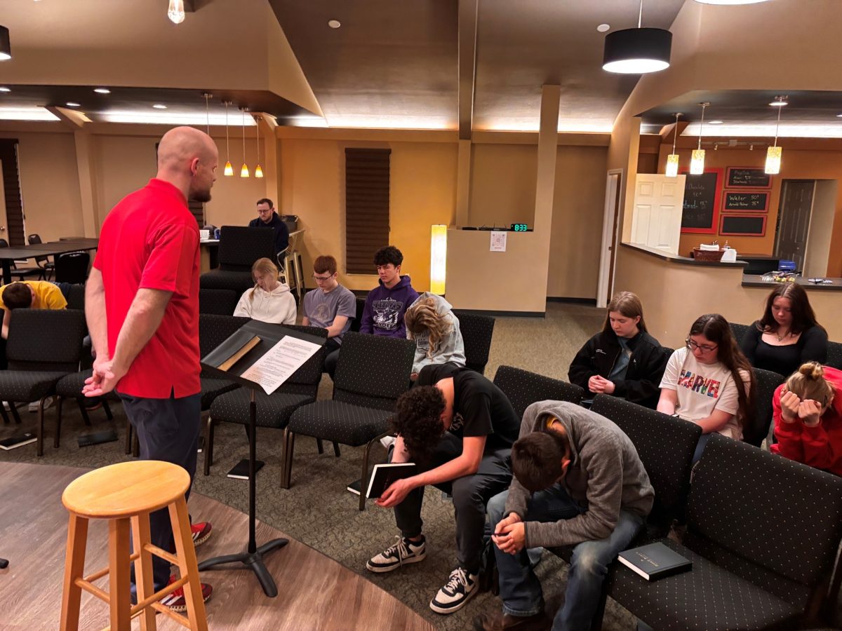 Pastor Mat Kalvelage leads Impact attendees in worship.